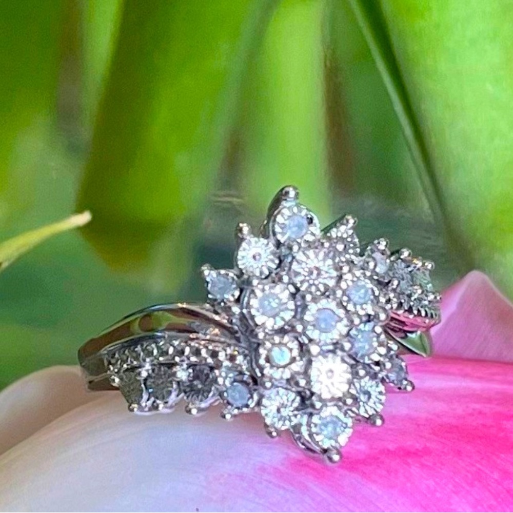 Brilliant Diamond Cluster Ring. Size 7
